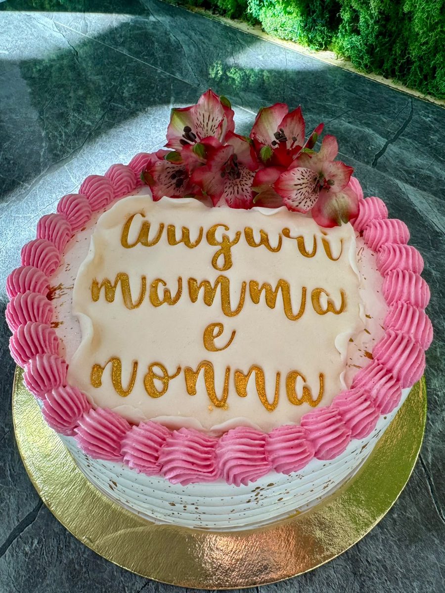 Torta Auguri mamma e nonna con fiori
