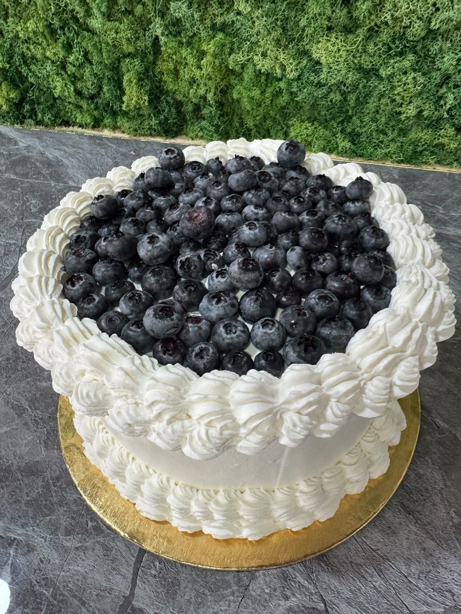 Torta alla panna con mirtilli