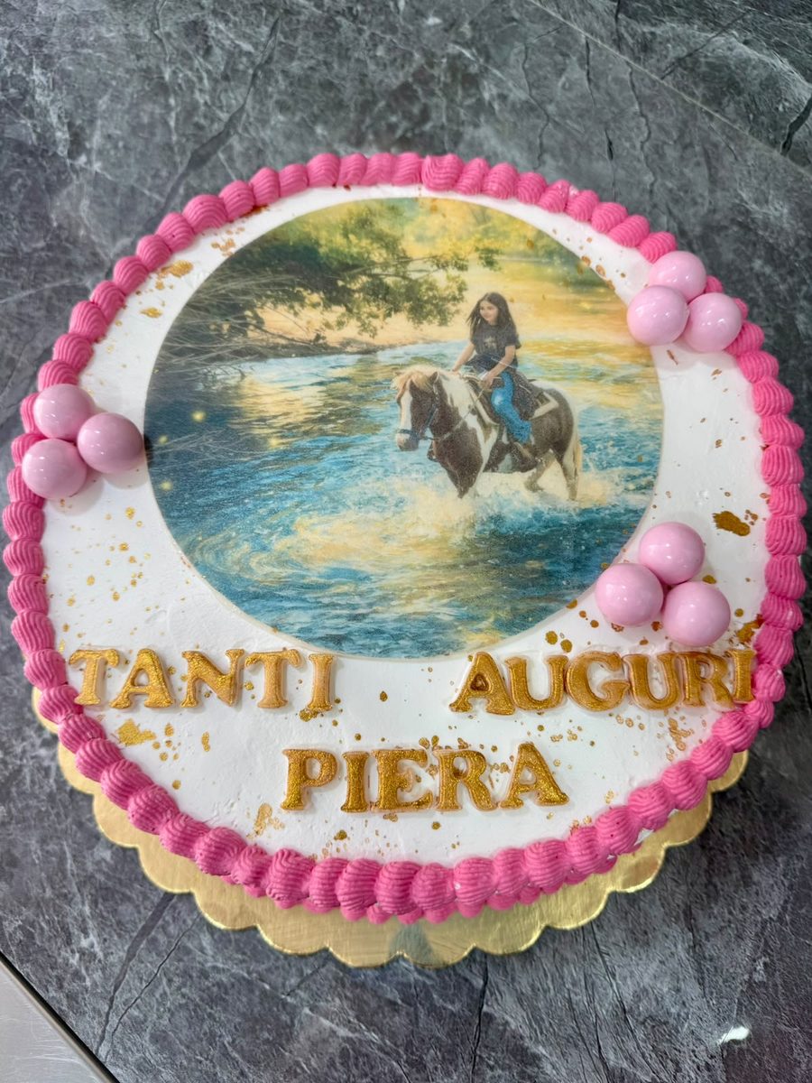 Torta Tanti auguri Piera con cialda a cavallo